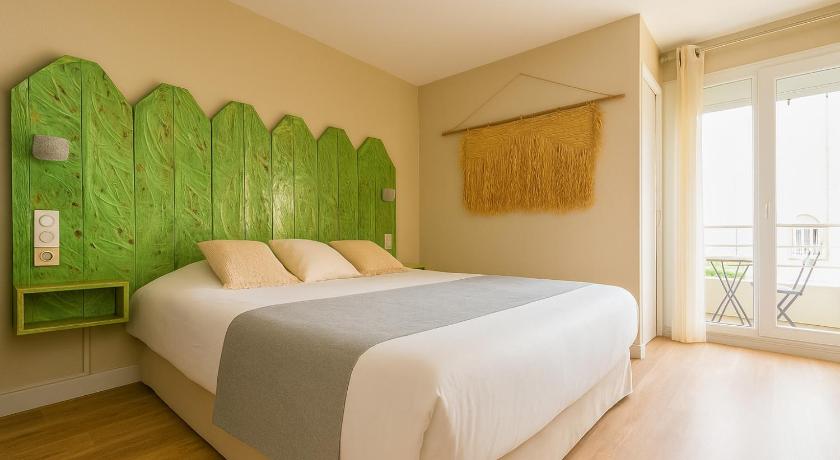 Image of Large Double Room with Balcony 1