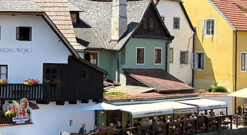 Vltava Port Riverside Restaurant-Cafe-Pension