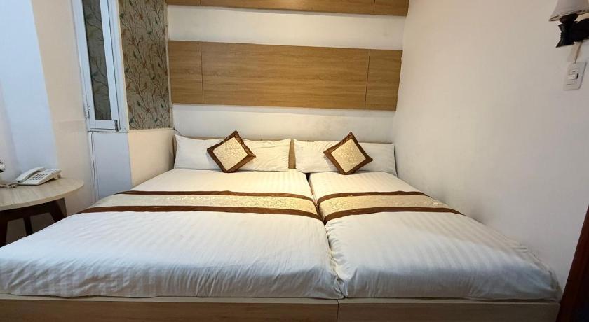 Image of Standard Twin Room with Sofa 6