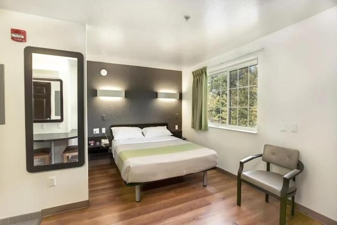 이스트 브런즈윅 (NJ) Suite Near New Brunswick w/ Kitchen 숙소 객실