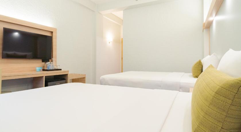 Image of 2 Queen Beds, Non-Smoking 7