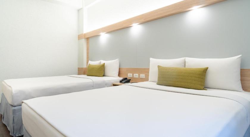 Image of 2 Queen Beds, Non-Smoking 5