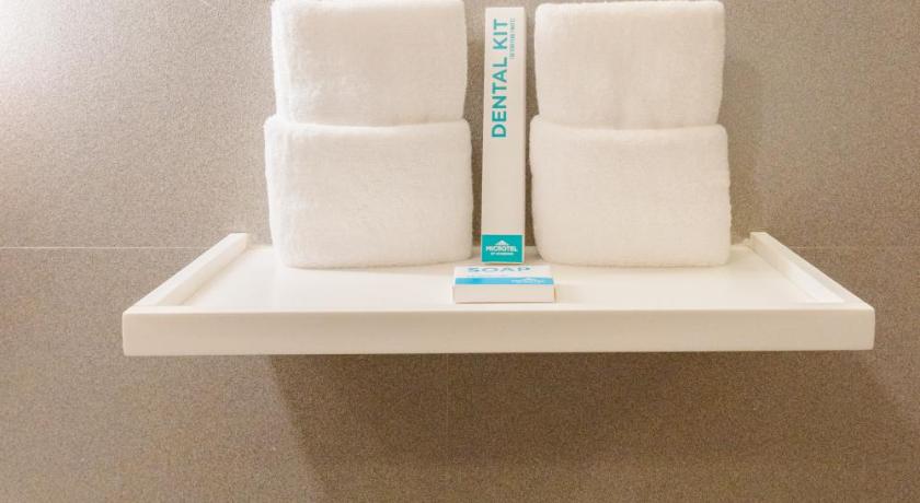 Image of 1 Queen Bed, Non-Smoking 8