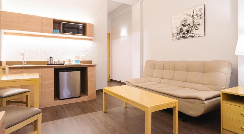 Image of 1 Queen Bed, Suite, Non-Smoking 8