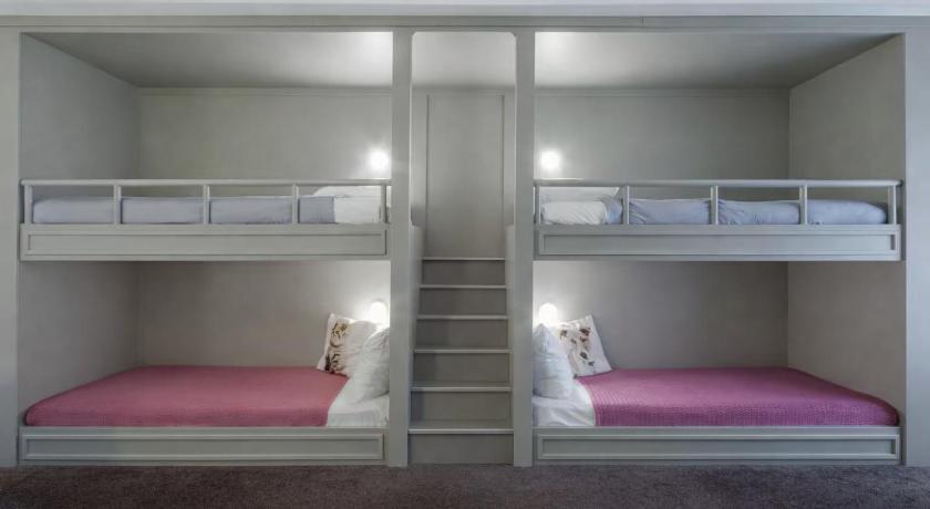 Image of Deluxe Family Room 11