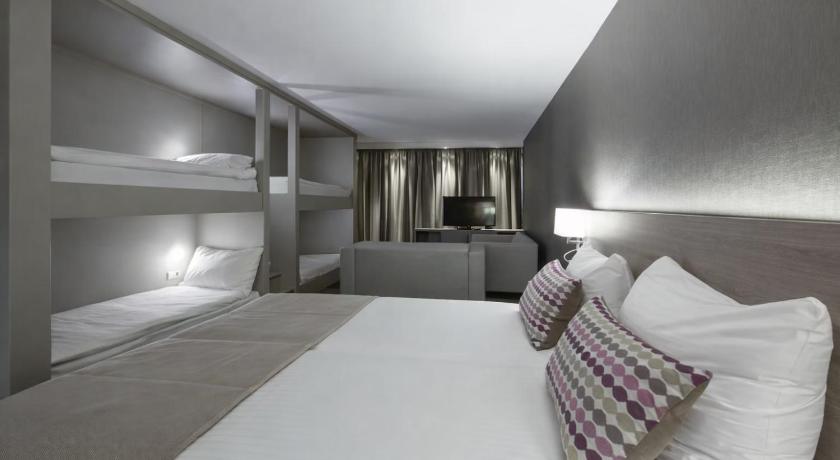 Image of Deluxe Family Room 8