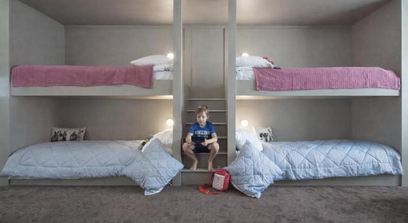 Image of Deluxe Family Room 12