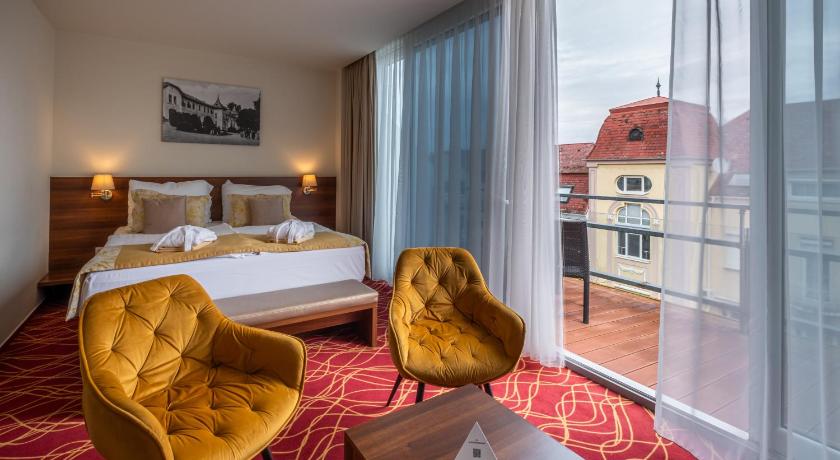 Image of Double or Twin Room with Terrace 3