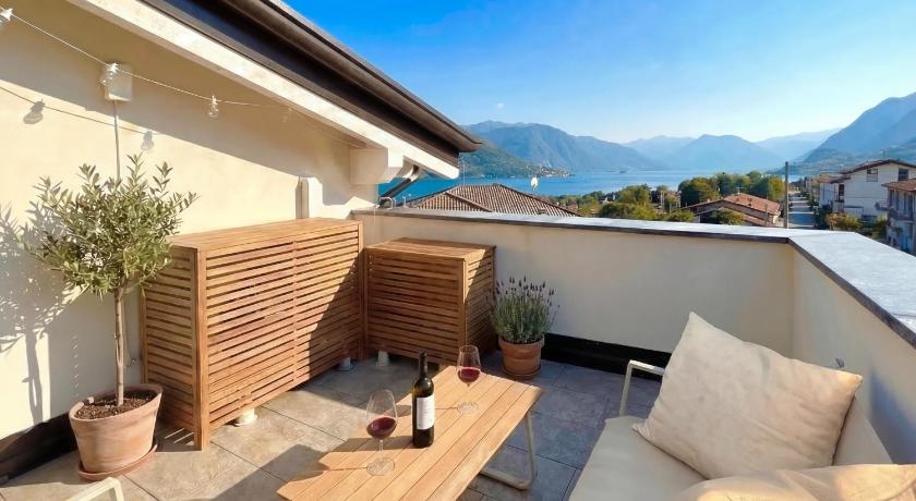 PENTHOUSE ISEO LAKE VIEW - Free Wi-Fi and Private Parking Included