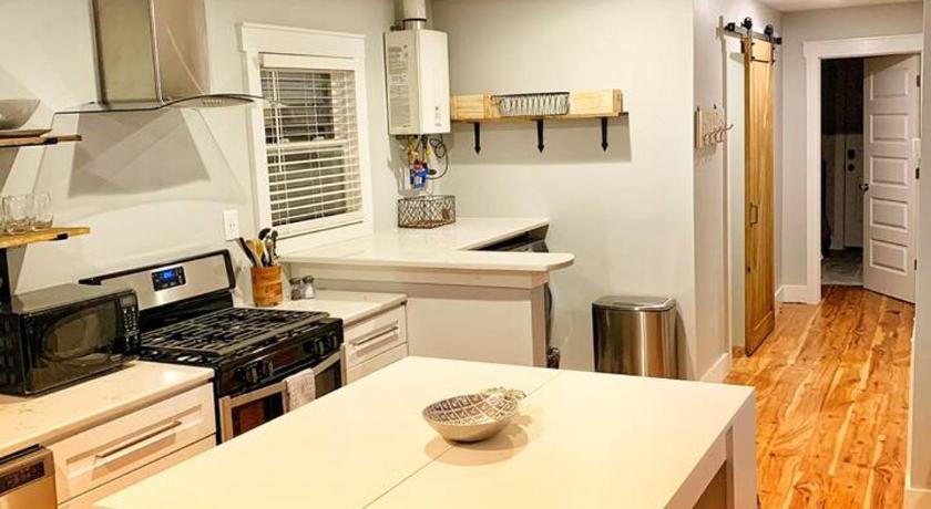 ウィルミントン Cozy Blue Bungalow Walk Downtown! Free parking! 4つ星 宿泊施設 ロビー