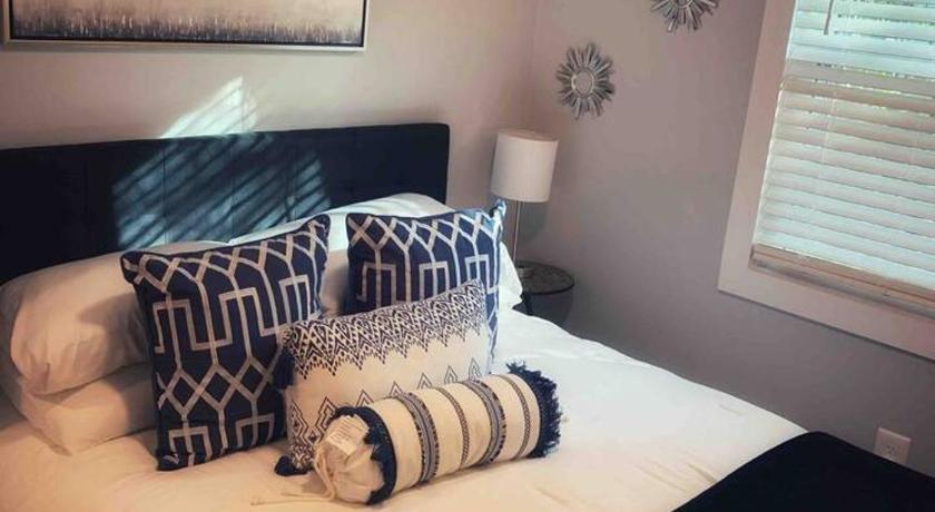 ウィルミントン Cozy Blue Bungalow Walk Downtown! Free parking! 4つ星 宿泊施設 ロビー