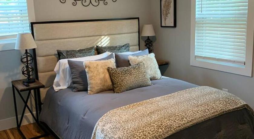 ウィルミントン Cozy Blue Bungalow Walk Downtown! Free parking! 4つ星 宿泊施設 プール