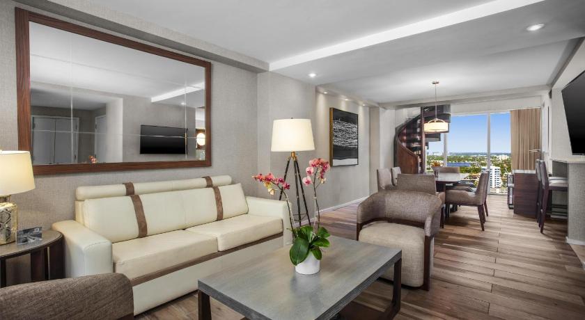 Image of 1 Bedroom Poolside Duplex 9