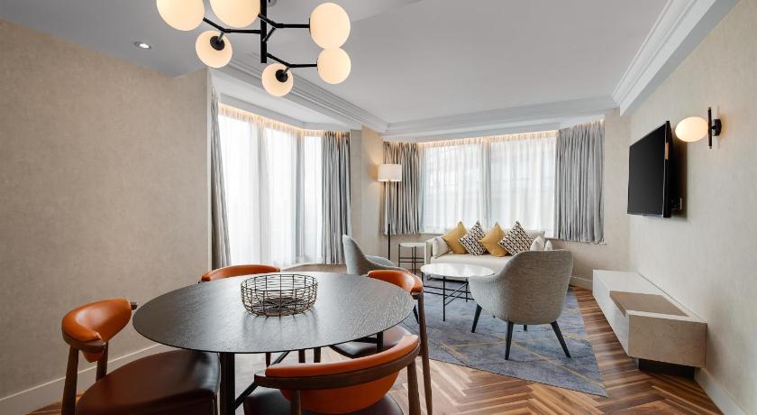 Image of King One Bedroom Executive Suite 3