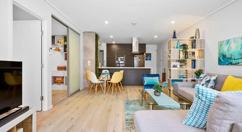Exhibition St Retreat with Pool & Parking