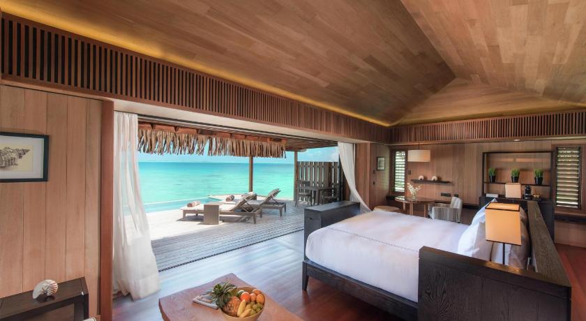 Ảnh của King Otemanu View Pool Overwater Villa 3