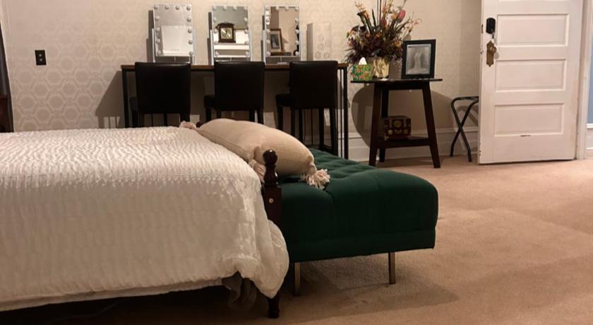 Roanoke (AL) Enloe House Lodging & Events 3-Star Accommodation view
