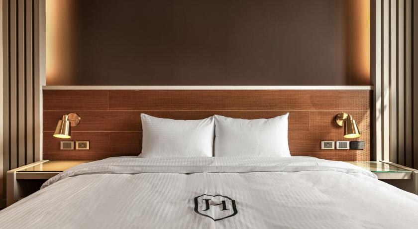 Image of Deluxe Queen Room 1