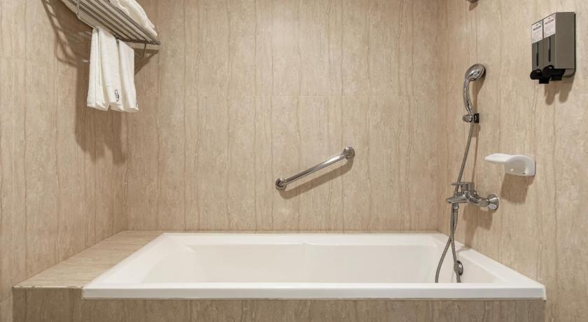Image of Deluxe Queen Room 4