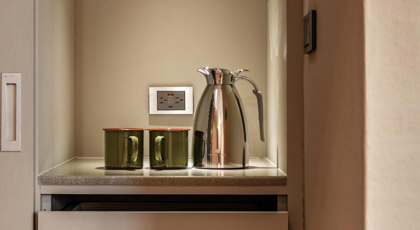 Image of Deluxe Queen Room 7