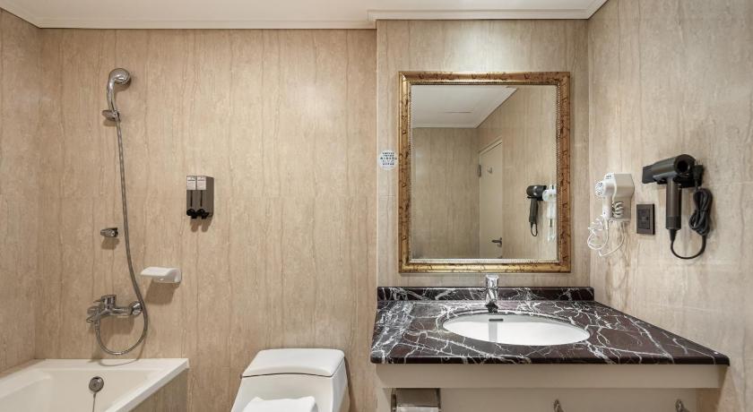 Image of Deluxe Queen Room 2