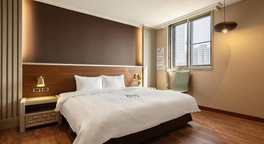 Image of Deluxe Queen Room 0