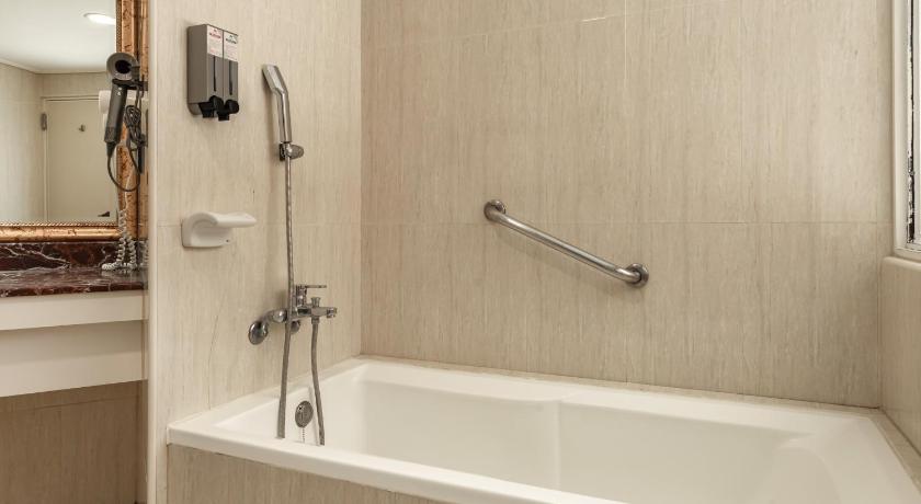 Image of Standard Quadruple Room 6