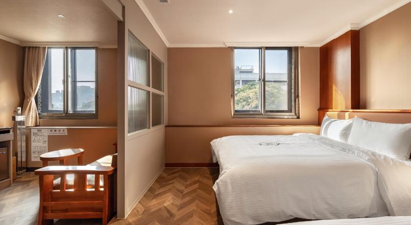 Image of Deluxe Quadruple Room 1