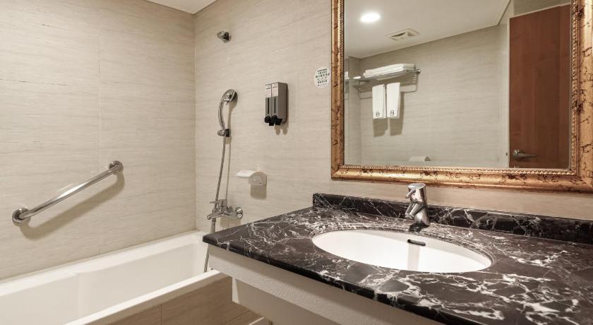 Image of Deluxe Quadruple Room 2