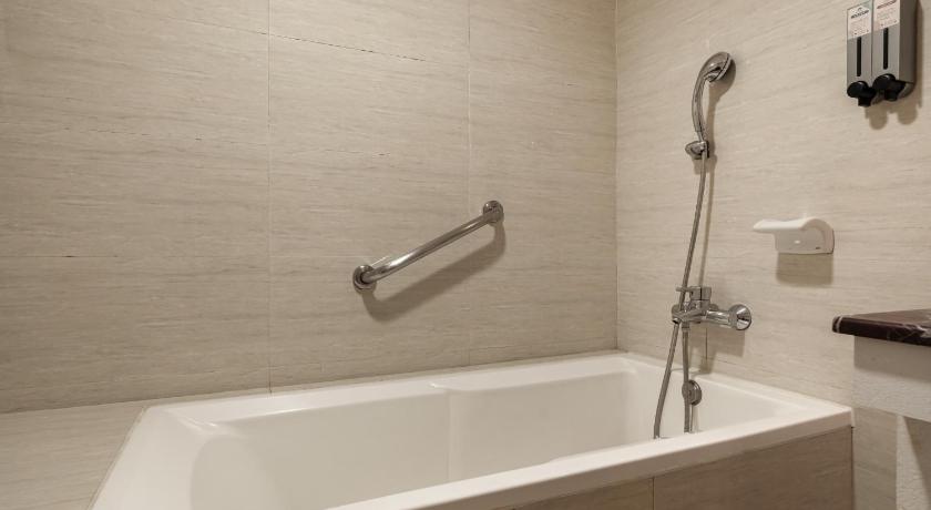 Image of Deluxe Quadruple Room 9