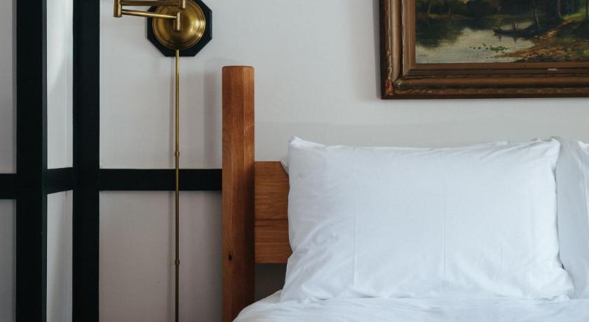 Brentwood Hotel photo