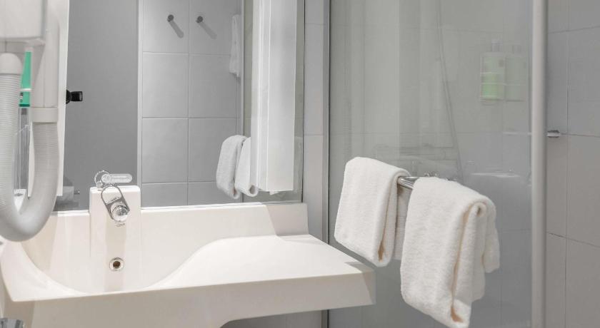 Image of Classic room with 1 queen bed 2