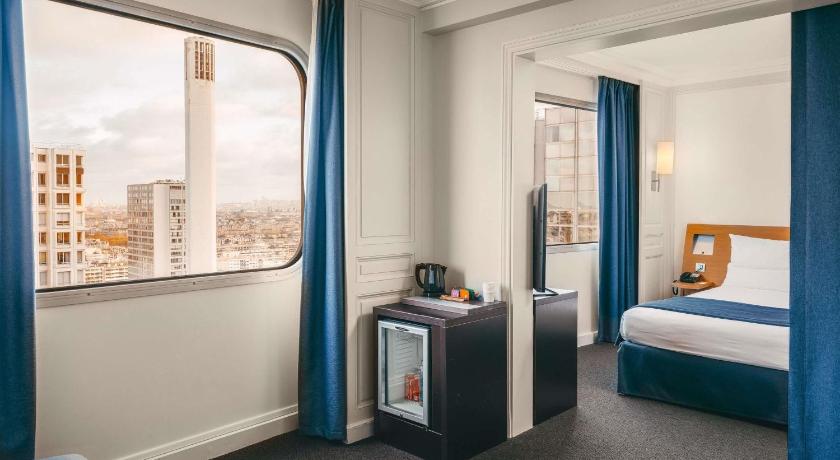 Image of Junior Suite with One Queen Bed and Sofa 0