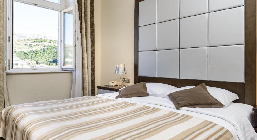 Image of Pool and Sea View Suite 7