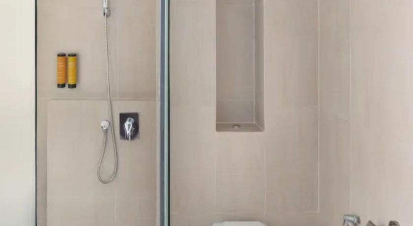 Image of Standard Queen Room 2