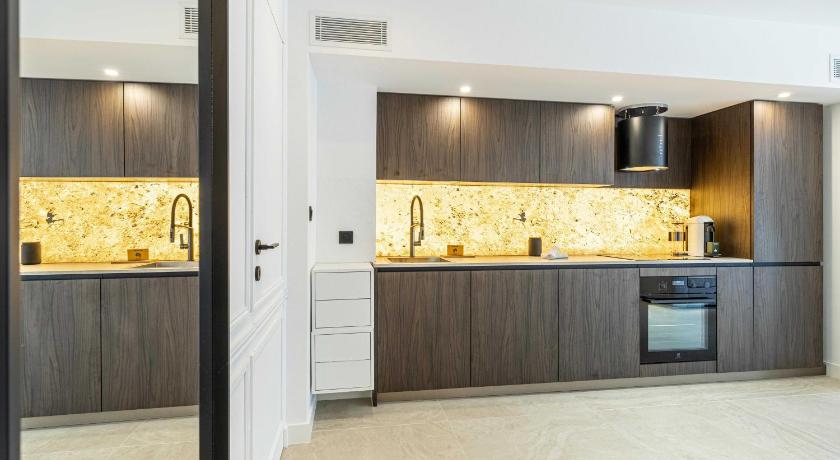 Renovated Prestige 3P Luxe apt Terrace & Parking - image 4