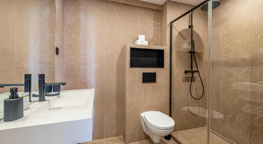 Renovated Prestige 3P Luxe apt Terrace & Parking - image 10