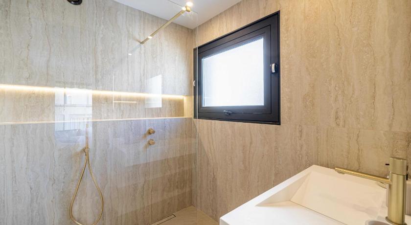 Renovated Prestige 3P Luxe apt Terrace & Parking - image 11