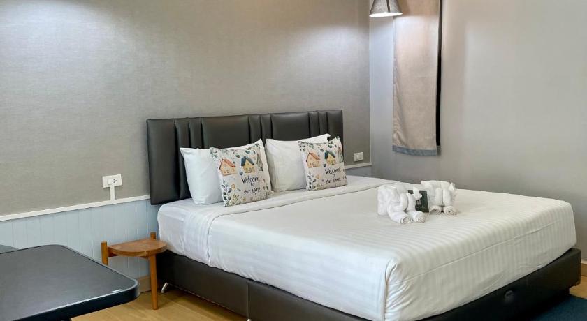 Image of Deluxe King Room 4