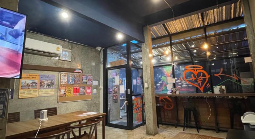 AREA81 HIDEOUT Hostel Khaosan - image 3