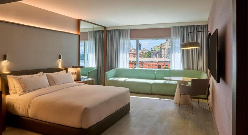 Image of 1 Kg Bed Mobility Accessible Deluxe Room 0