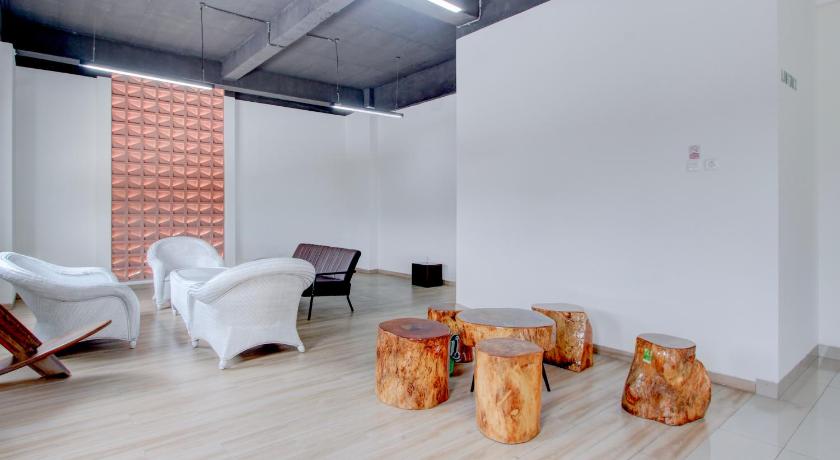 Townhouse Oak near The Park Mall Solo formerly D’Nawasena Guest House – Grogol, SD