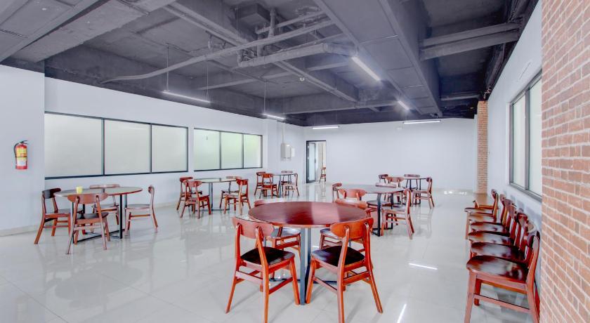 Townhouse Oak near The Park Mall Solo formerly D’Nawasena Guest House – Grogol, SD
