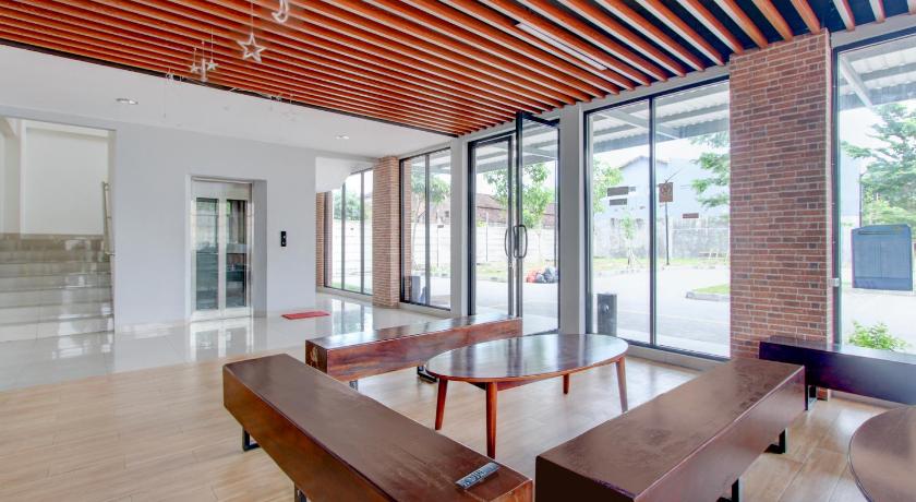Townhouse Oak near The Park Mall Solo formerly D’Nawasena Guest House – Grogol, SD
