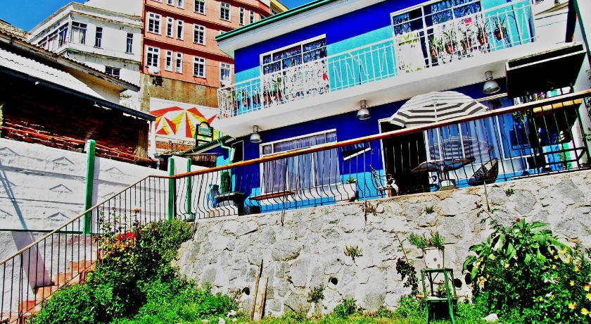 La Casa Azul Hostel — Hotel in Valparaiso