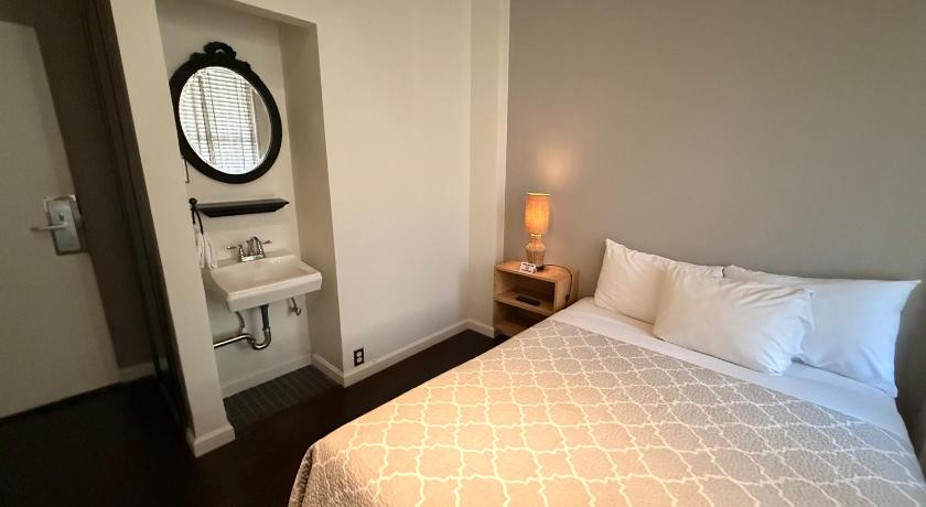 Image of Single Room with Private External Bathroom 0