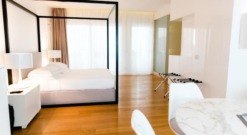 Image of Suite with Terrace 9