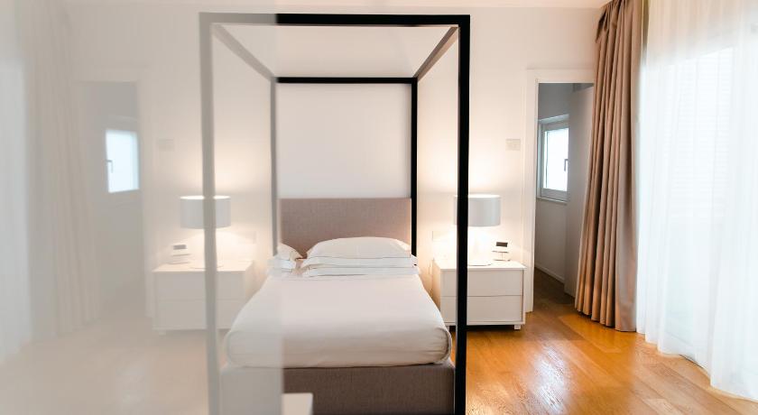 Image of Suite with Terrace 7