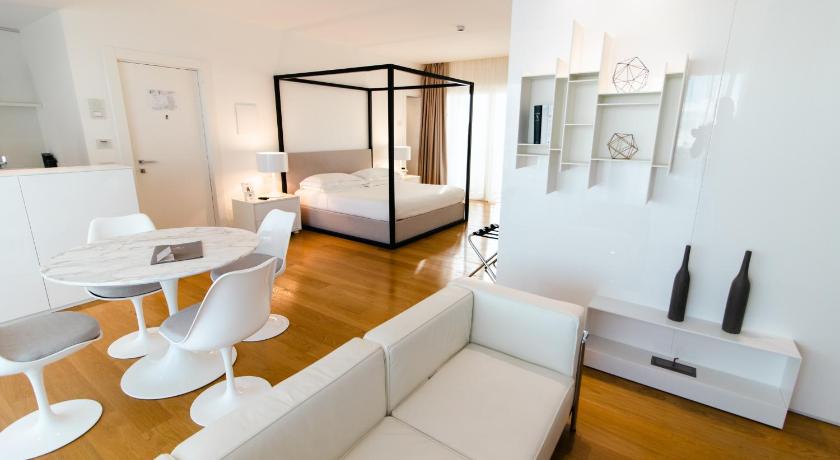 Image of Suite with Terrace 3