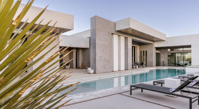 Vanguard by Fieldtrip 5 Bd Private Luxury with Infinity Pool Game Room